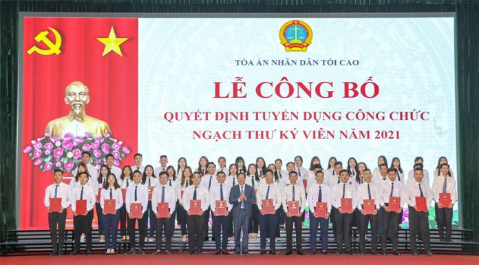 Lễ công bố Quyết định tuyển dụng công chức ngạch thư ký viên năm 2021